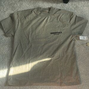New Men’s Small Essentials Dark Oatmeal Short sleeve shirt